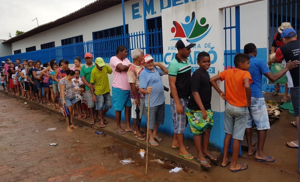 Dr. Marcone entrega quatro toneladas de peixes e antecipa pagamento de funcionários em Cajapió