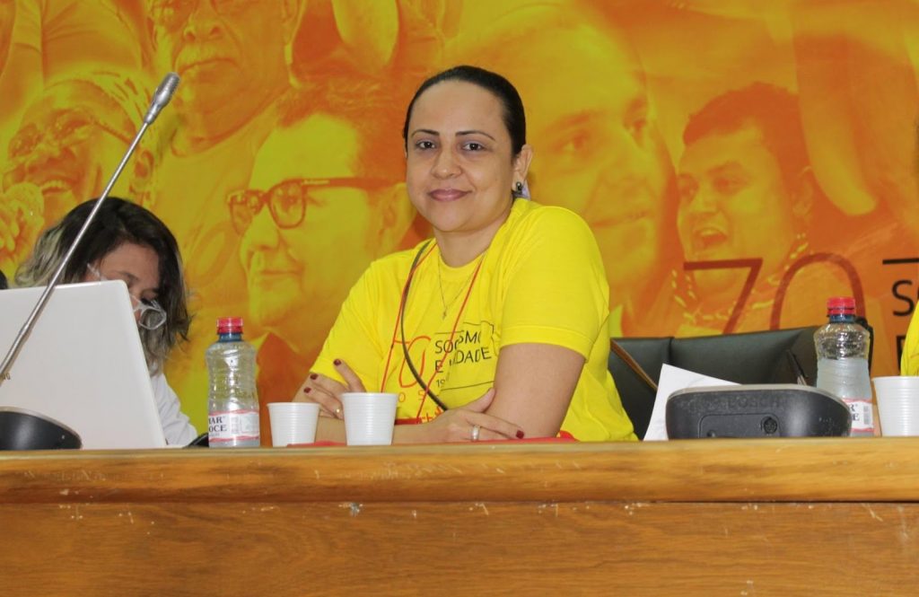 Assaltantes rendem Shirley Pinto e roubam carro e celulares da advogada