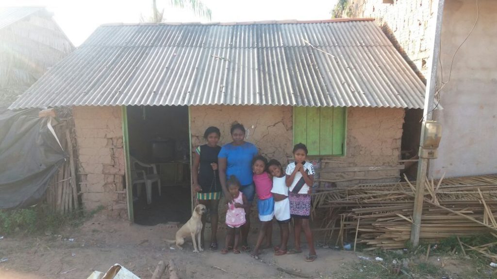 Em Viana, moradora faz apelo: ‘minha casa está quase caindo em cima da minha família’
