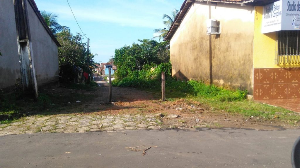 Em São João Batista, moradores reclamam de ruas e praça pública