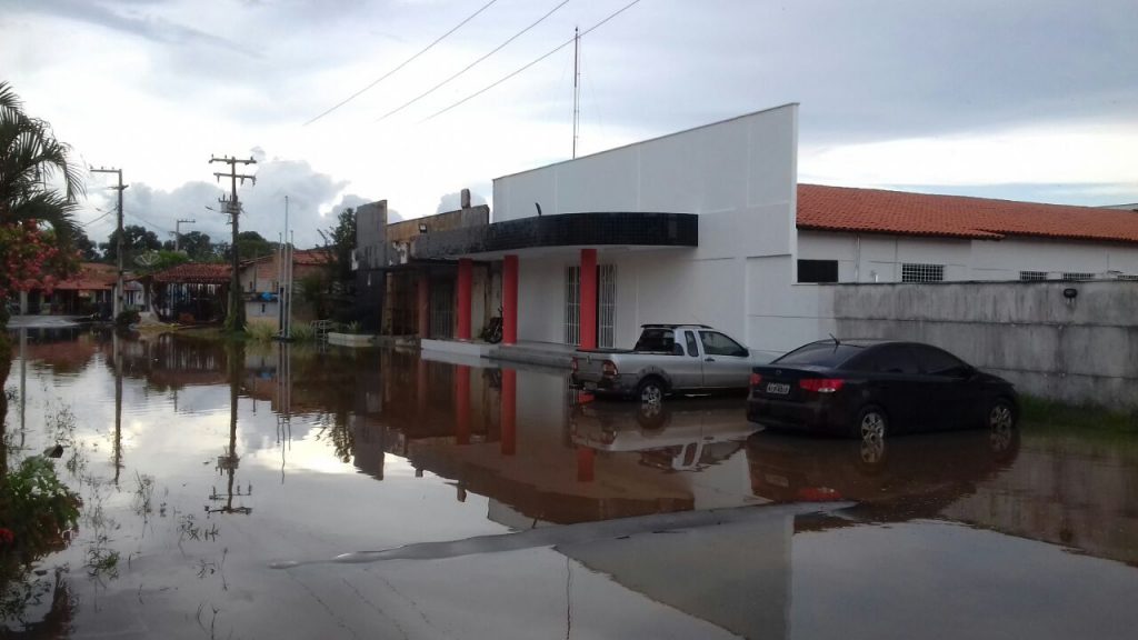 Por pouco água não invade Fórum de Justiça em Olinda Nova do Maranhão