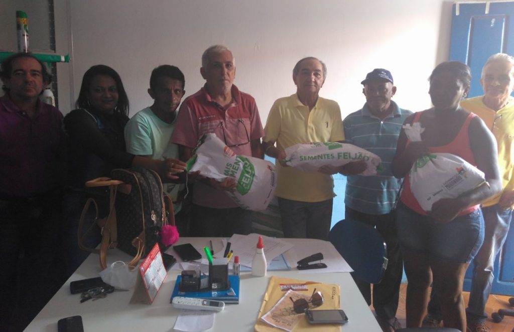 Secretaria de Agricultura distribui 2 toneladas de sementes de feijão em São João Batista