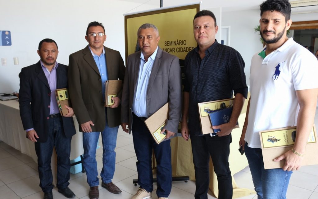 Agora lascou: Justiça determina proibição de auto-promoção de prefeito, vereadores e secretários de Viana