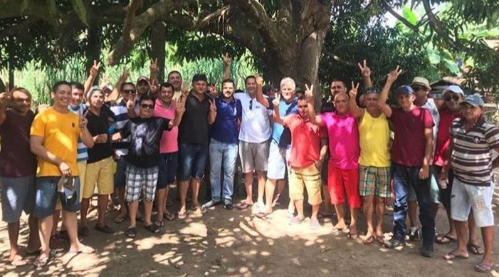 Sussuca recebe amigos durante festa de seu aniversário em Santana, São João Batista