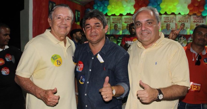 Em Cajapió, prefeito Dr. Marcone apresenta seus candidatos à população