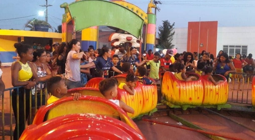Em Olinda, prefeito Costinha faz festa para milhares de crianças e entrega equipamentos de lazer