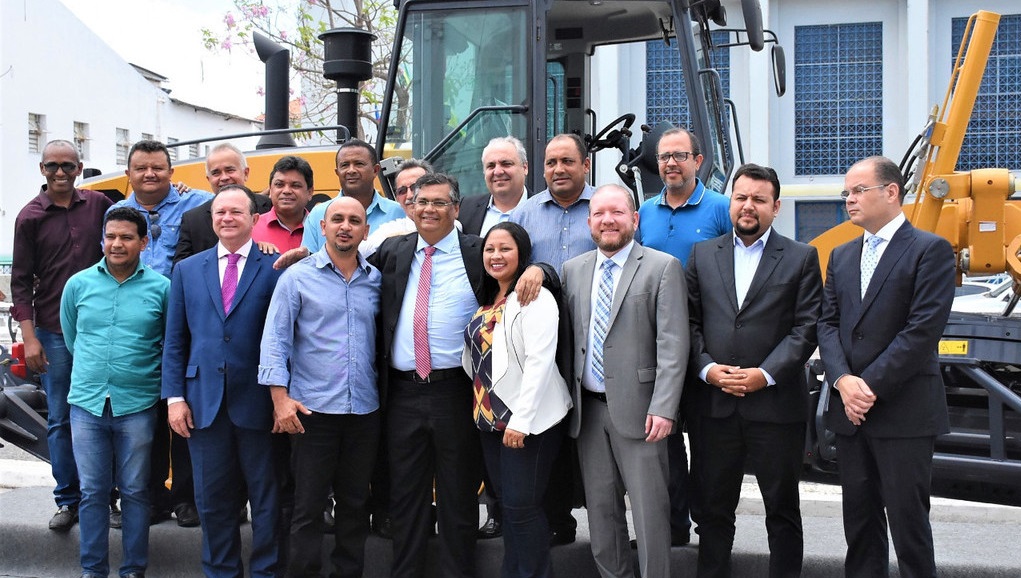 Linielda de Eldo recebe, do Governo do Estado, nova motoniveladora para a produção agrícola de Matinha