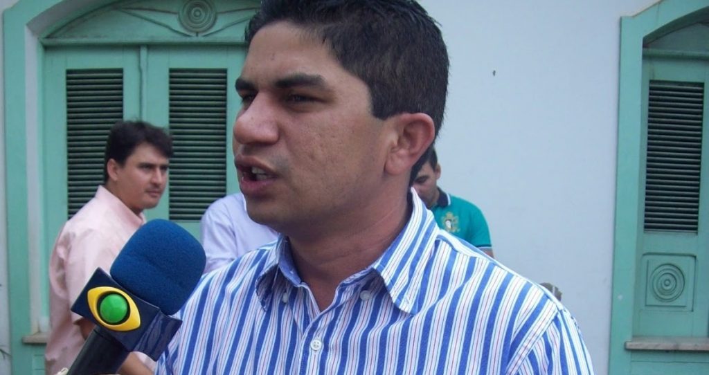 Sob acusação de não terminar obras em Matinha, vereadores devem votar contas do ex-prefeito Beto Pixuta