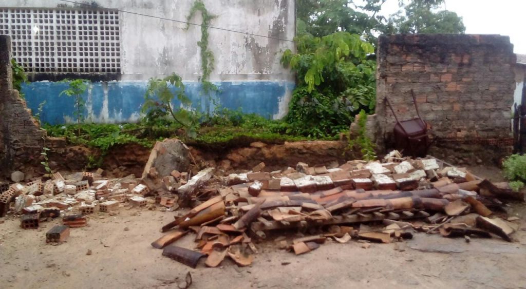 Pela segunda vez, parte do muro de escola ‘Costa e Silva’ cai em São João Batista