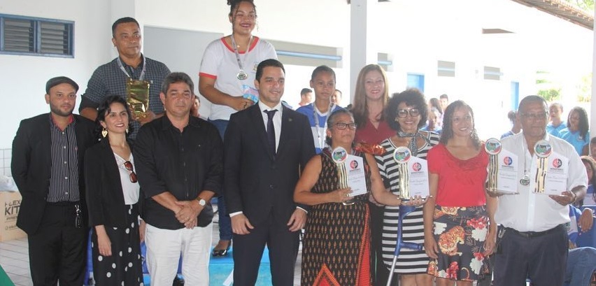 Projeto ‘Ler, escrever e pensar’ termina com premiações para alunos de Cajapió