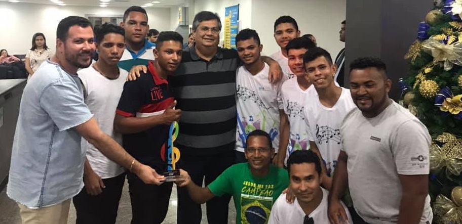 Flávio Dino entrega instrumentos musicais para Penalva e outros 16 municípios