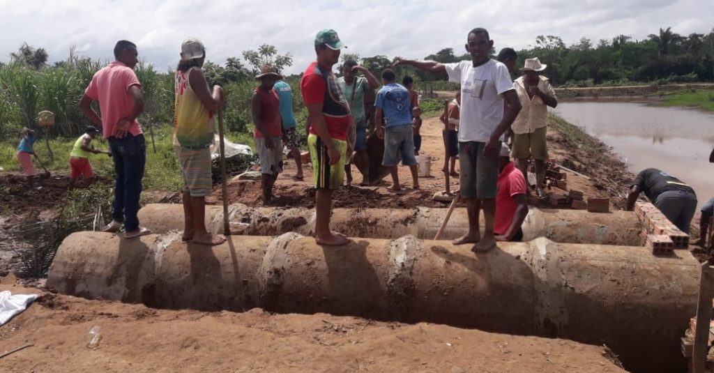 Lelé Arouche e Vicente atendem reivindicação e constroem barragem no povoado Aningas, em São Vicente