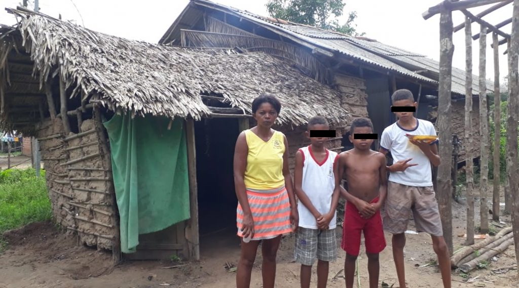 Extrema pobreza: população faz campanha para ajudar moradora na zona rural de Olinda Nova do Maranhão