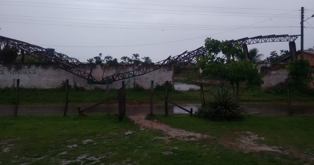 Urgente: estruturas de ginásio não concluído desabam na cidade de Matinha