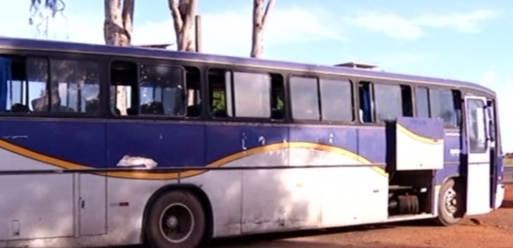 Ônibus clandestino com passageiros de Olinda Nova e São Vicente quebra na BR-153, em Goiás