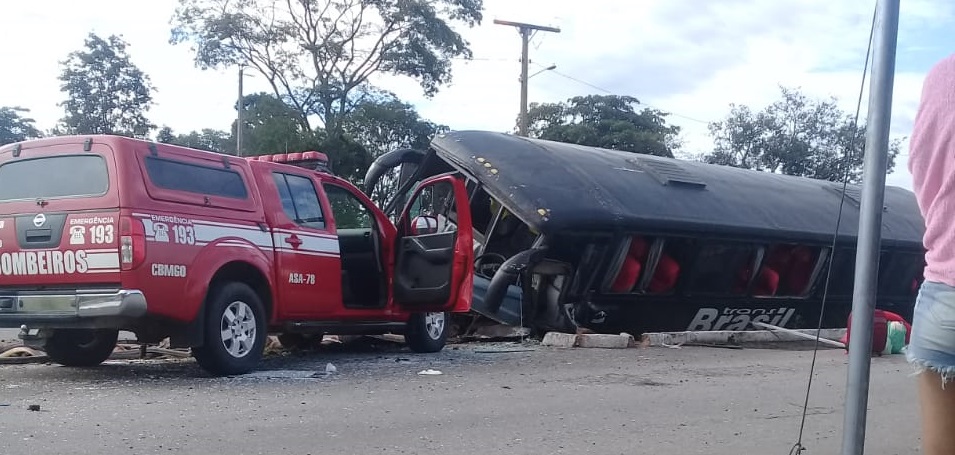 Acidente com ônibus com passageiros da Baixada Maranhense deixa mais de 20 feridos em Goiás