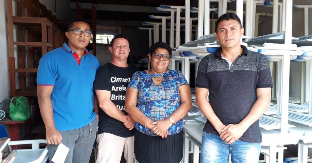 Prefeita de São Vicente Ferrer vai entregar mais de 600 cadeiras e mesas para a Rede Municipal de Ensino
