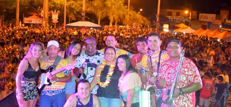 Linielda acompanha Carnaval de Multidão em Matinha; vejam a programação de hoje; vejam fotos e vídeo