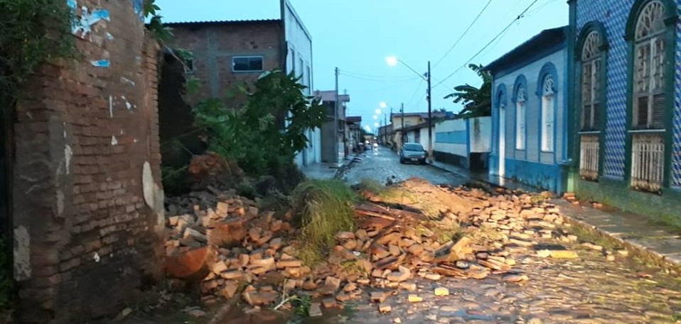 Força das chuvas: Viana perde mais um casarão histórico