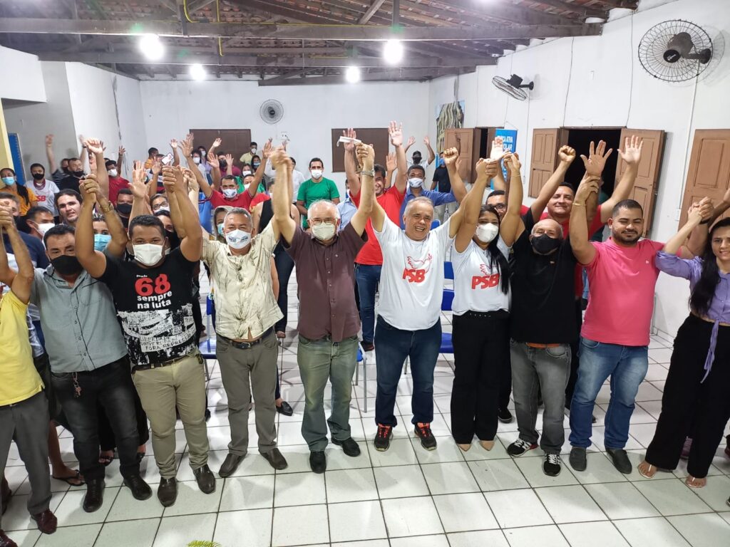 Júlio Mendonça fecha apoio do MST, é eleito presidente do PSB de Viana e participa de feirinha da agricultura em Matinha