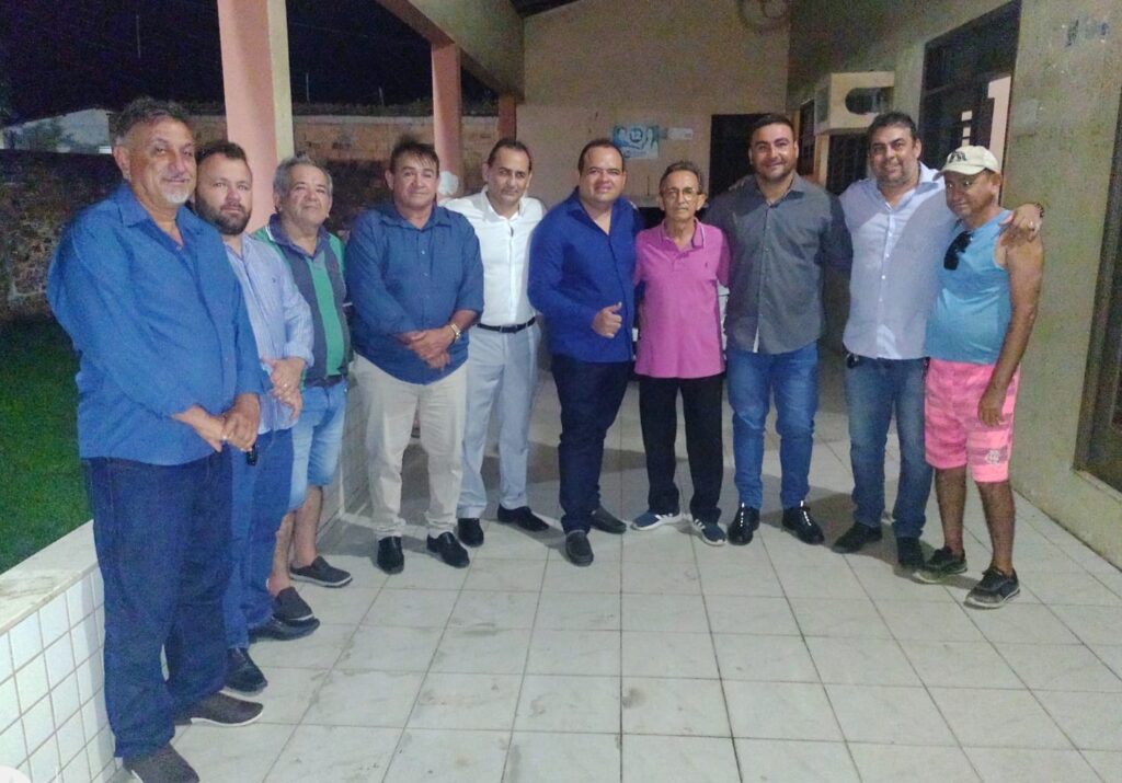 Seis vereadores, vice-prefeito e lideranças comemoram aniversário do ex-prefeito Aristóteles Passos, em Matinha