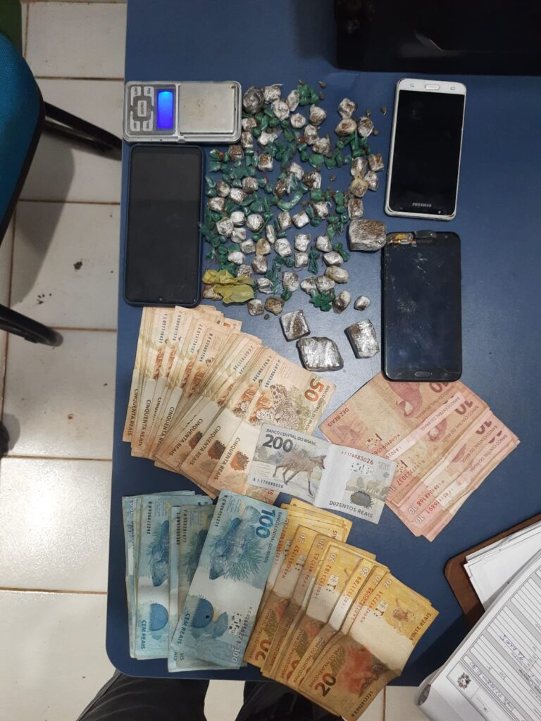 Três mulheres e um homem são presos por tráfico de drogas com mais de R$ 5 mil na cidade de Cajari