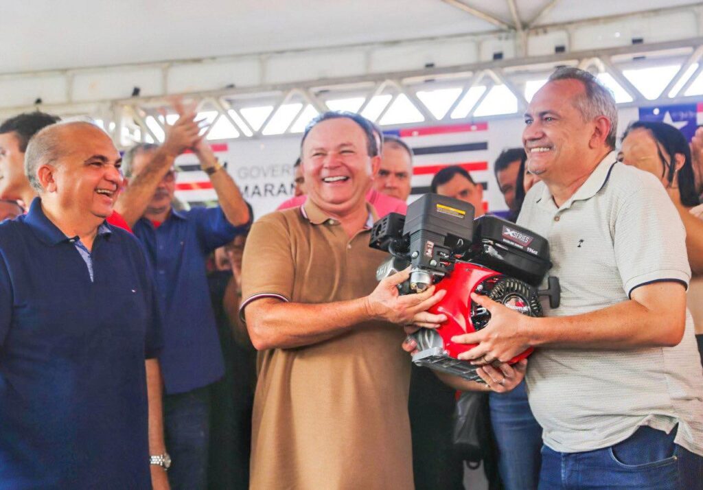 Dino Penha, Brandão e Fábio Braga entregam escola, motores, pescados e anunciam asfalto e novas obras para os moradores de São Bento