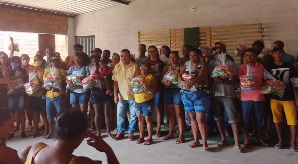 Vereador Doca do Sindicato entrega mais de 100 cestas básicas aos moradores de Olinda Nova do Maranhão