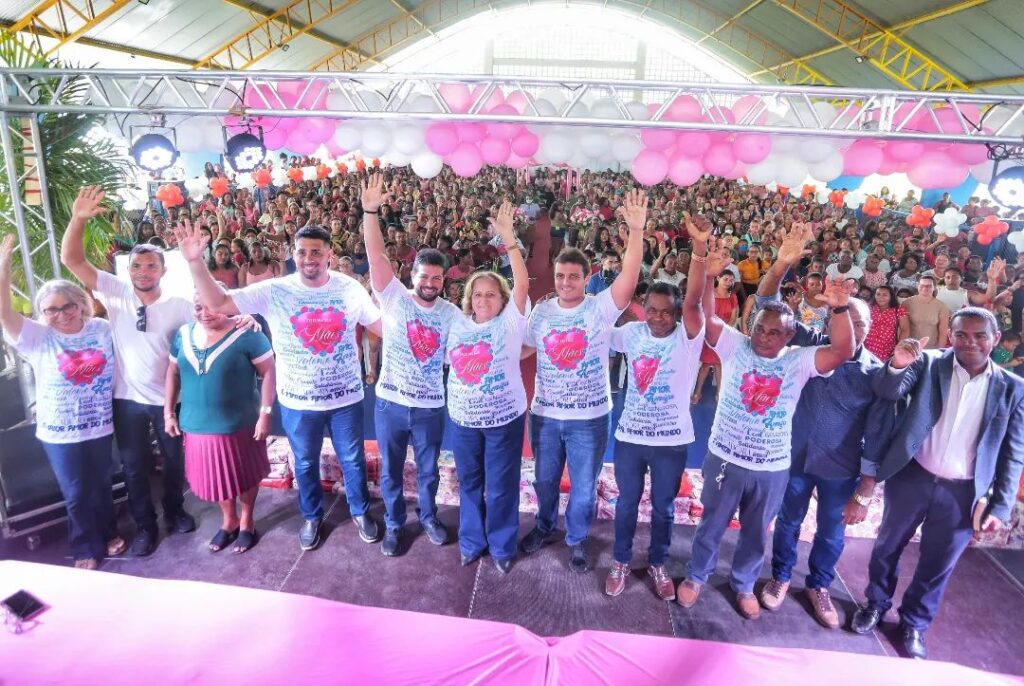 Conceição, Glalbert e Gil Cutrim lideram festa para quase três mil mães em Olinda Nova do Maranhão