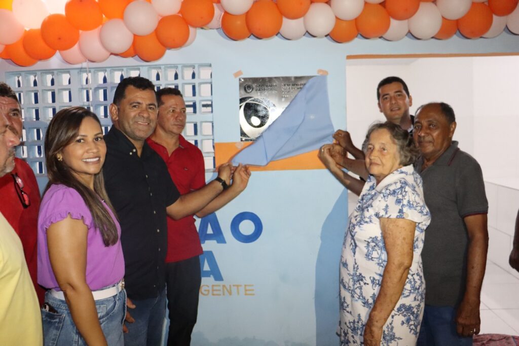 Mecinho lidera festa para mães e entrega de reformas de escolas e mercado em São João Batista; vejam as fotos
