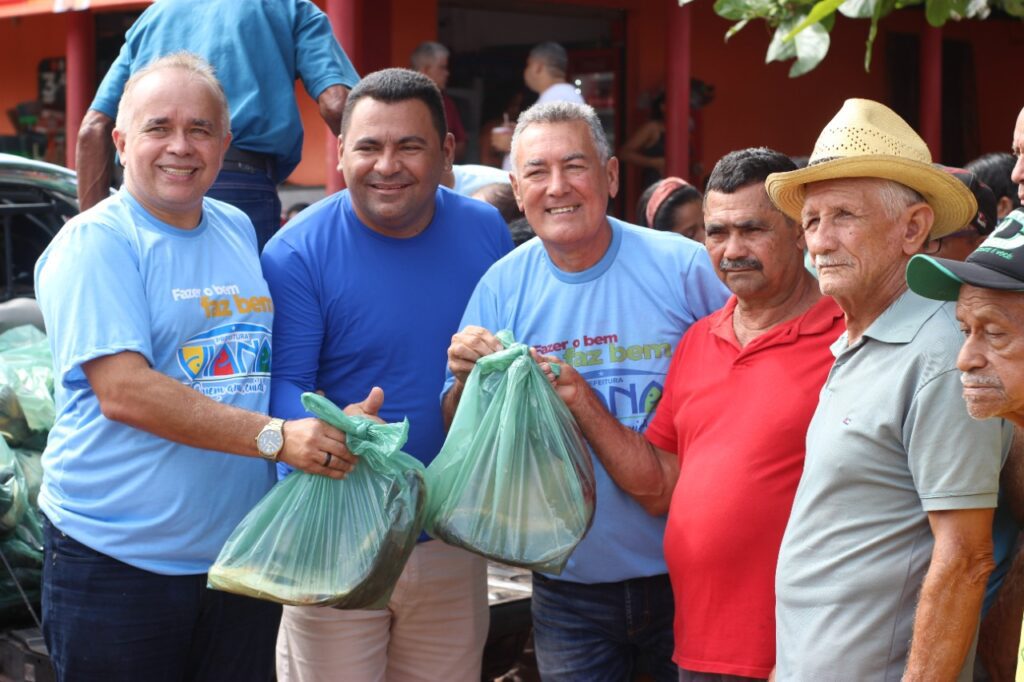 Em mais uma ação, prefeitura de Viana distribui três toneladas de peixes para moradores da zona rural