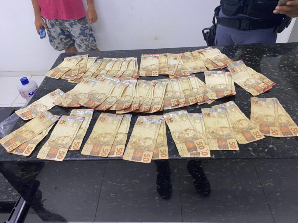 Homens que assaltaram loja e morreram em confronto com a polícia são enterrados como indigentes em São João Batista