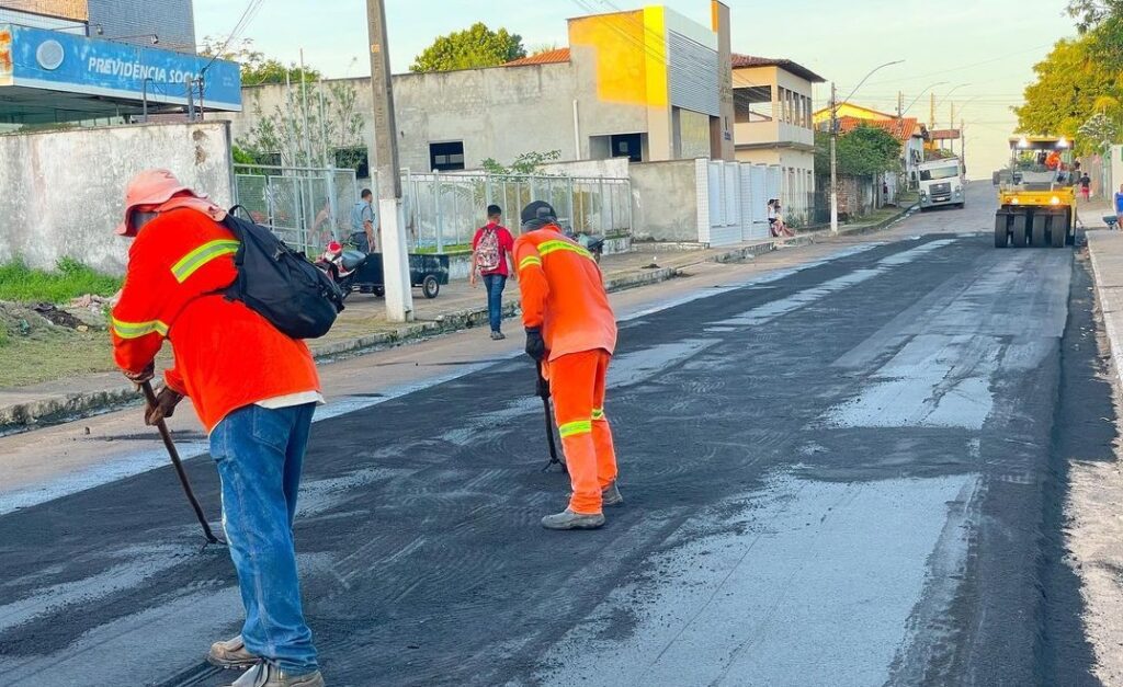 Dino Penha intensifica asfaltamento de ruas da cidade de São Bento