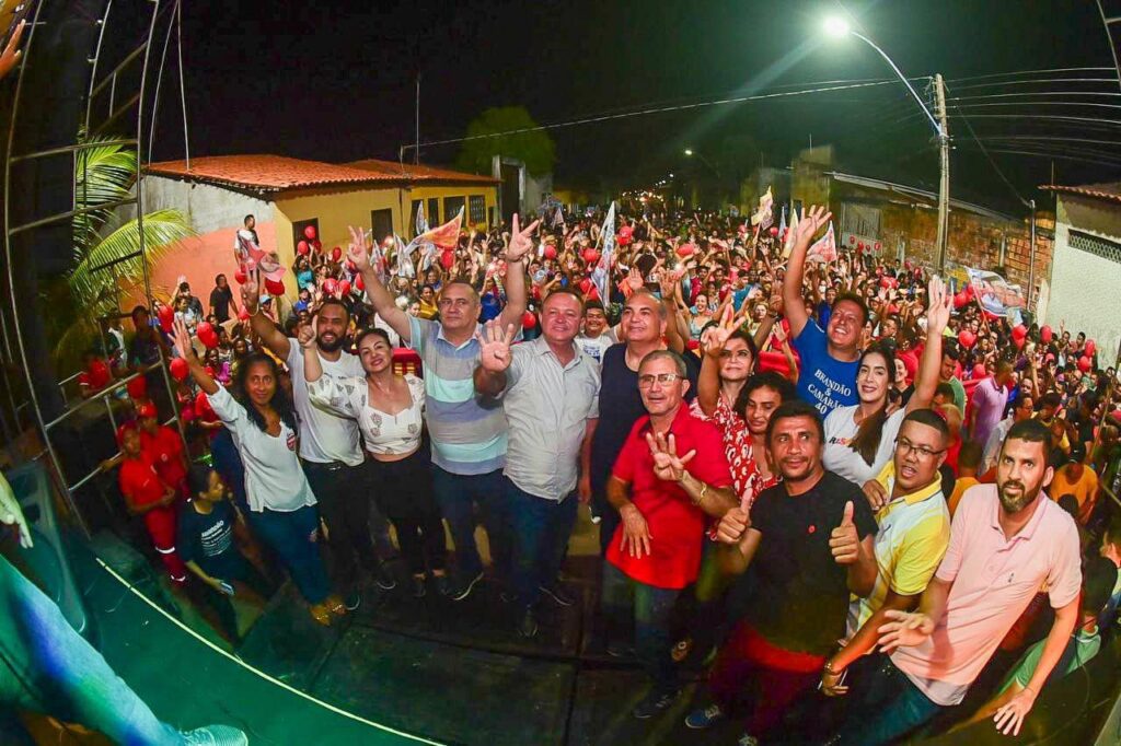 Dino Penha mostra força e recebe Carlos Brandão e Fábio Braga com multidão em São Bento; vejam as fotos