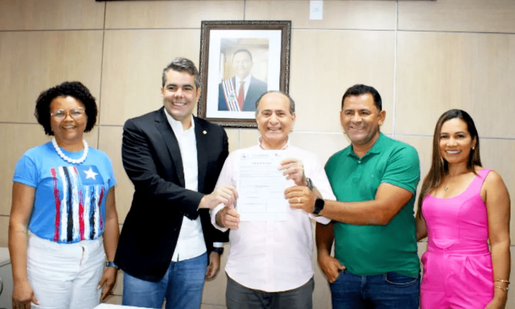 Mecinho anuncia assinatura de ordem de serviço para recuperar estrada da região de Santana, em São João Batista