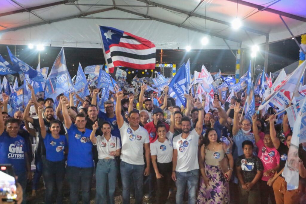 Com participação de prefeitos da Baixada Maranhense, deputados Gil e Glalbert Cutrim inauguram comitê de campanha