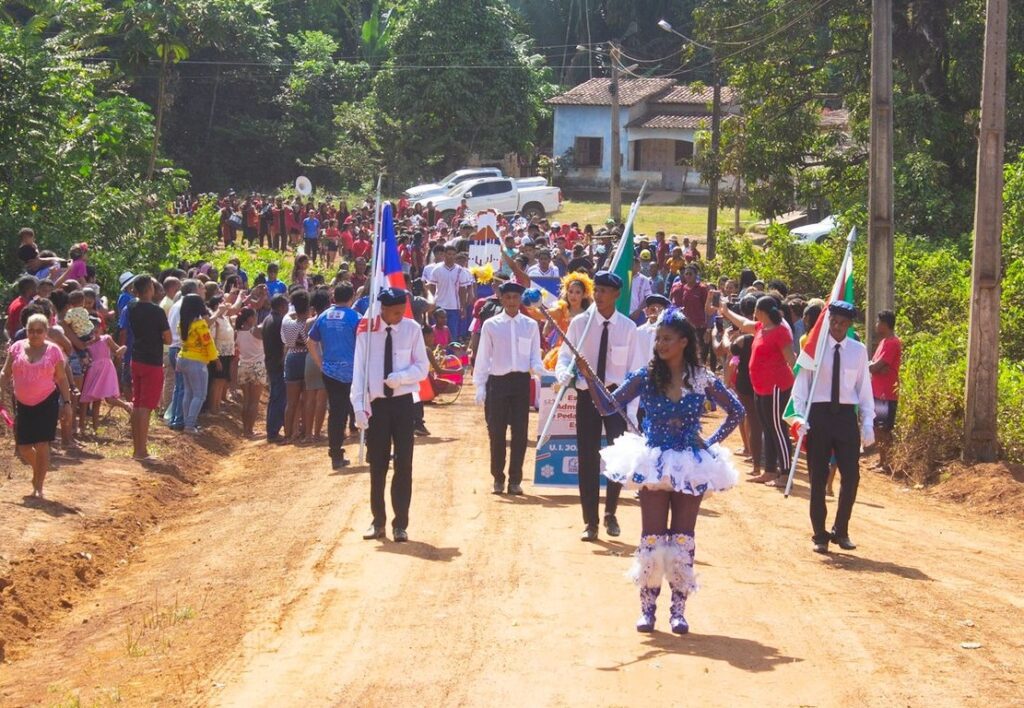 Prefeitura organiza, pela primeira vez, desfiles cívicos na zona rural de Olinda Nova do Maranhão; vejam as fotos