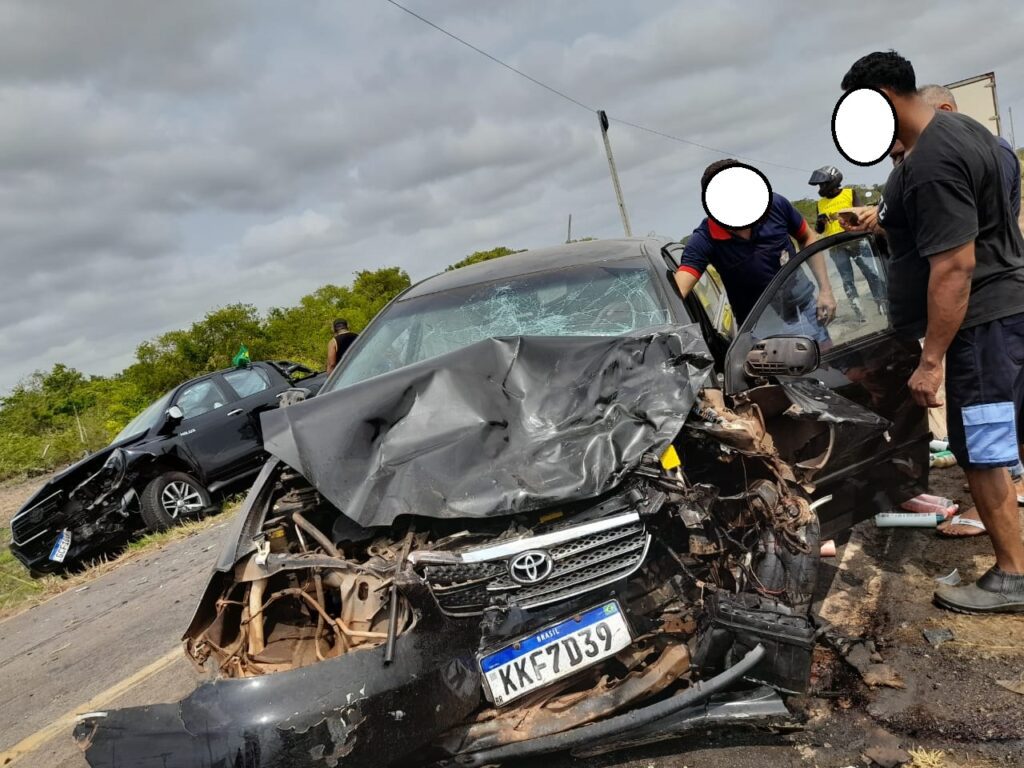 Acidente entre carros termina em morte na MA-014, entre Viana e Vitória do Mearim; vejam as fotos