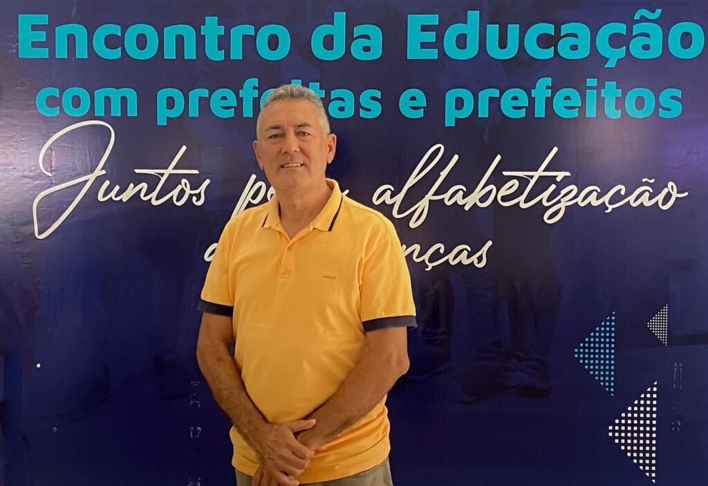 Em Viana, prefeito Carrinho avança e anuncia reajuste de 15% aos professores efetivos da Rede Pública