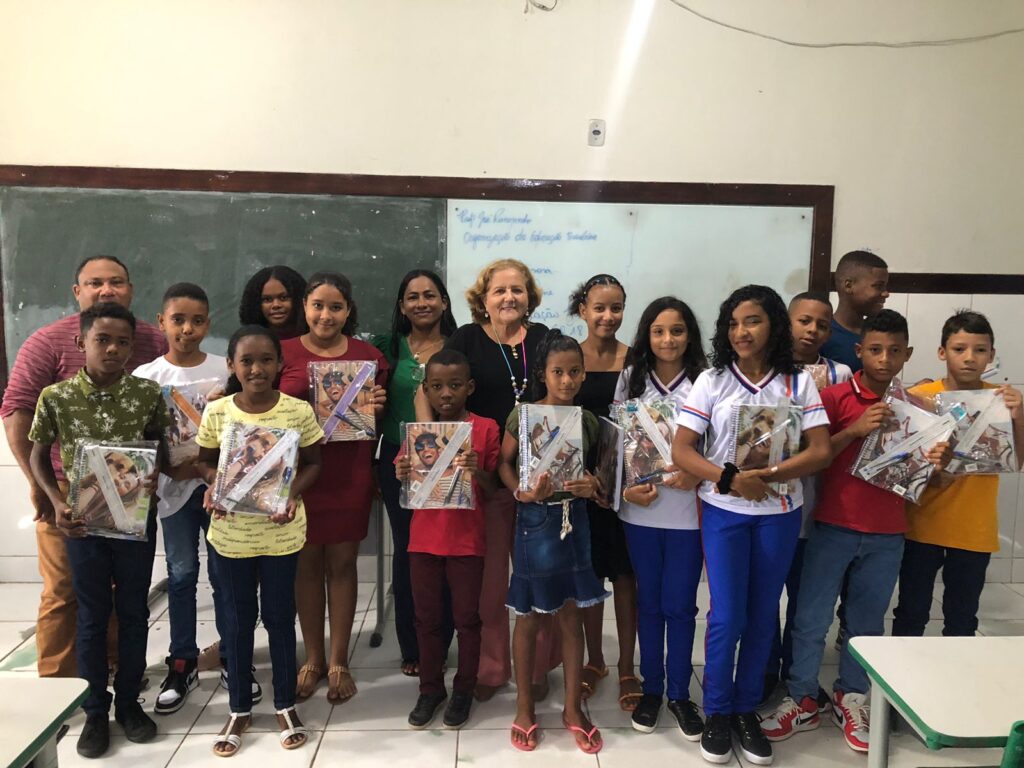 Conceição e Elis Regina visitam escolas e iniciam entrega de material escolar para quase 3 mil alunos de Olinda Nova do MA