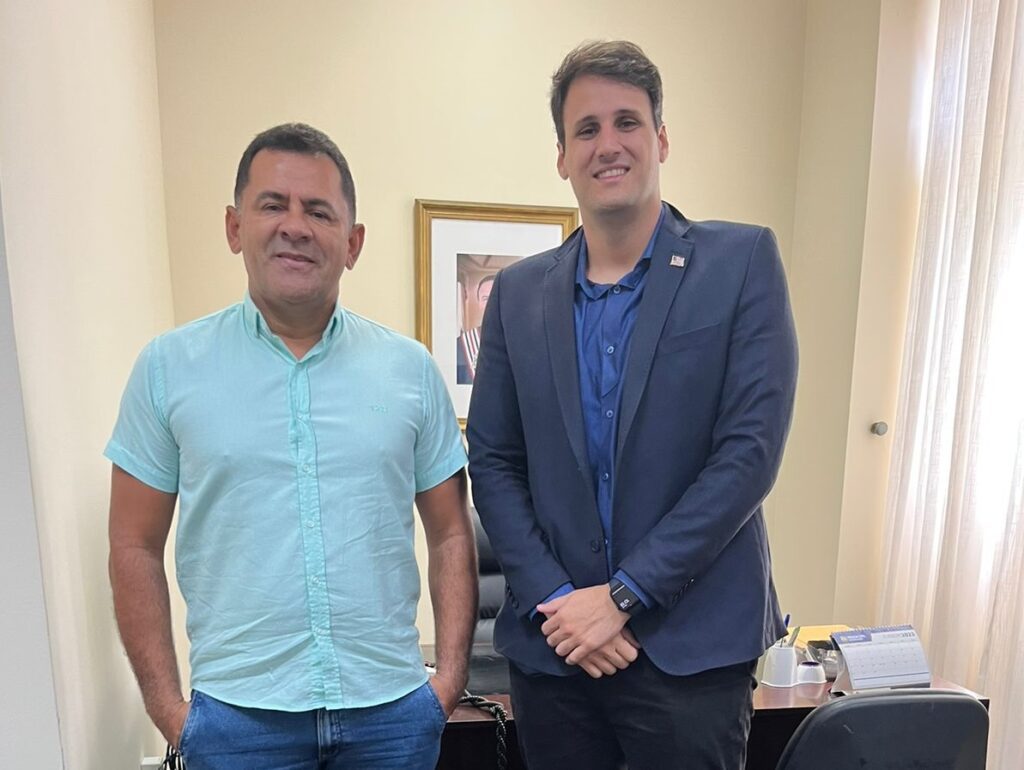 Secretário de Brandão diz ao prefeito de São João Batista que recuperação da estrada de Santana será concluída até junho