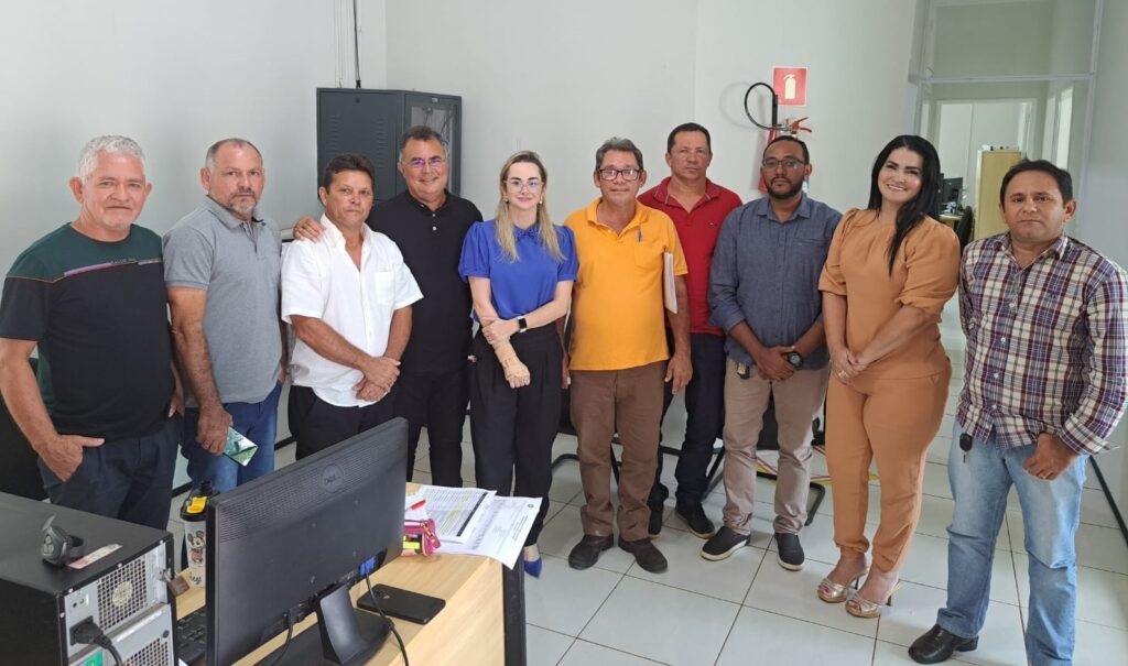 Promotora e vereadores discutem implementação de ensino inclusivo em São João Batista