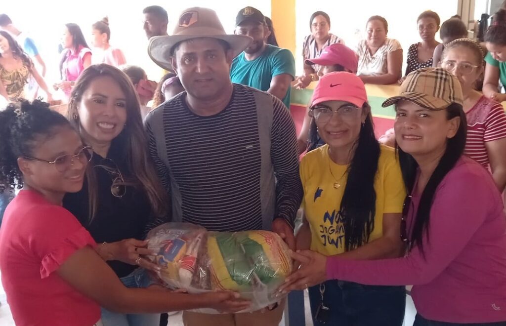 Seguindo a tradição, Toca Serra distribui 10 toneladas de peixes e 5 mil cestas básicas em Pedro do Rosário