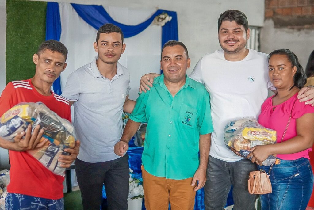 Doca do Sindicato e Guilherme Paz entregam cestas básicas e motores aos moradores de Olinda Nova do Maranhão