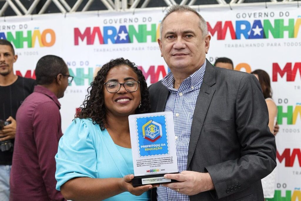 Dino Penha, de São Bento, recebe premiação da Seduc e fica entre os 10 prefeitos do MA que mais investiram na educação