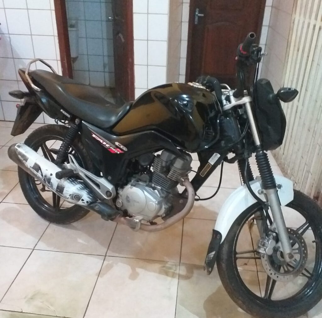 Moto roubada em 2021, na cidade de Olinda Nova do MA, é encontrada pela polícia em São Vicente Ferrer