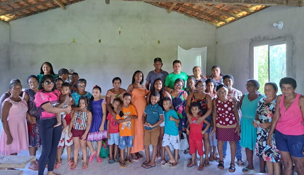 Chico de Nhozinho recebe carinho da população e realiza festas para mães em povoados de São João Batista
