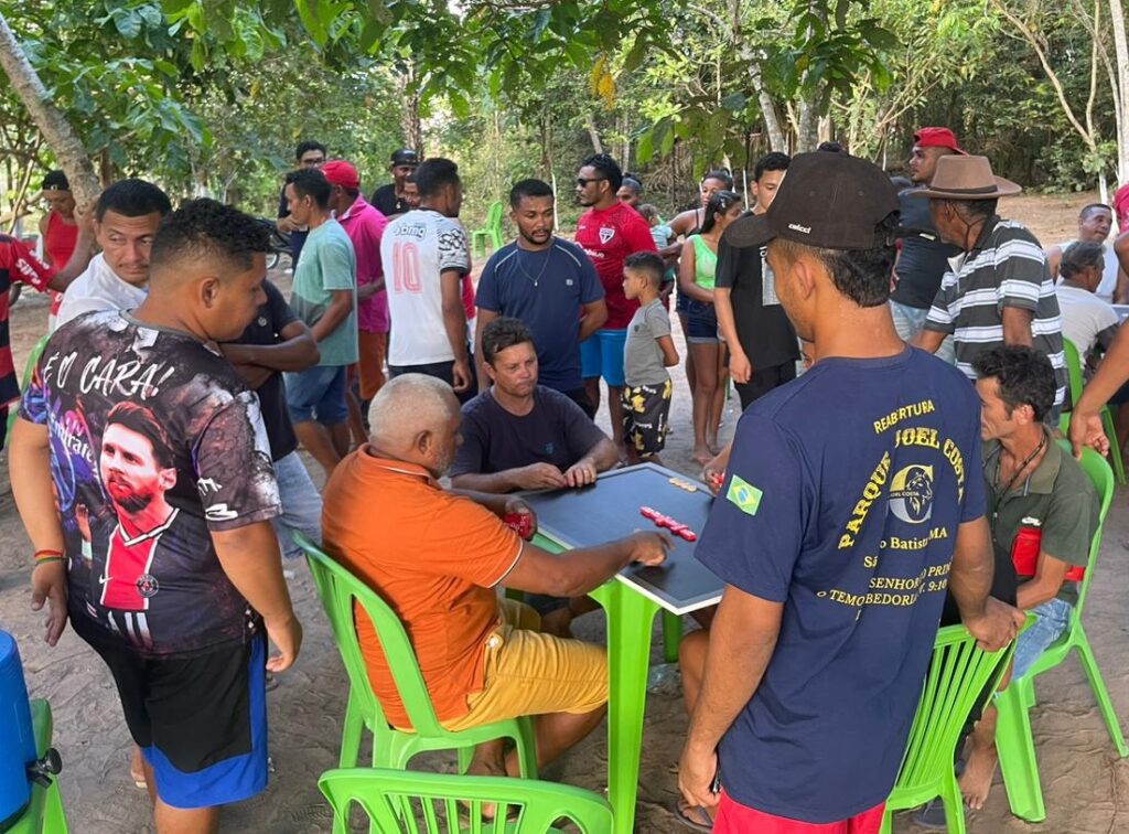 Chico de Nhozinho lidera festa para os pais na zona rural de São João Batista