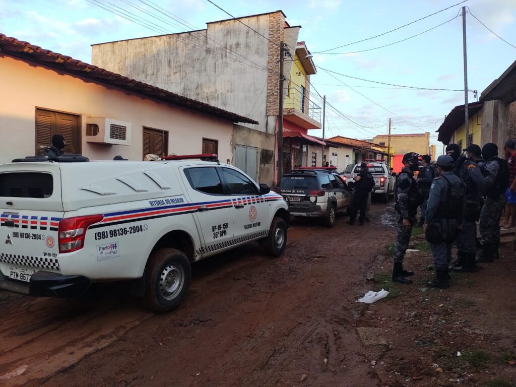 Bandidos invadem casa em Viana, amarram empresário e esposa e roubam R$ 12 mil, joias e relógios