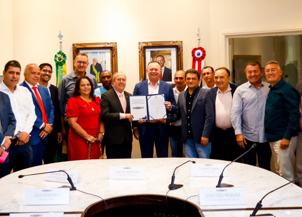 Brandão assina decreto criando polos para desenvolver criação de camarão em São João Batista, Viana e Anajatuba